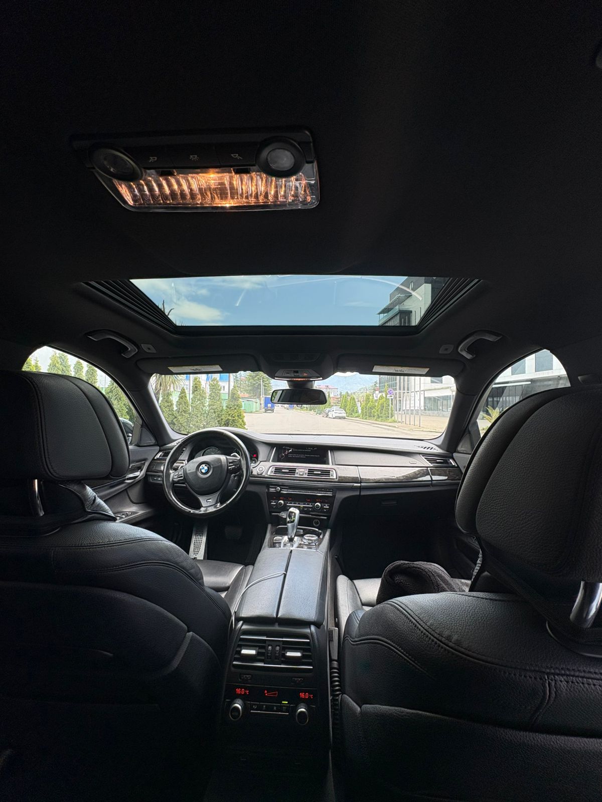 BMW 740i 8