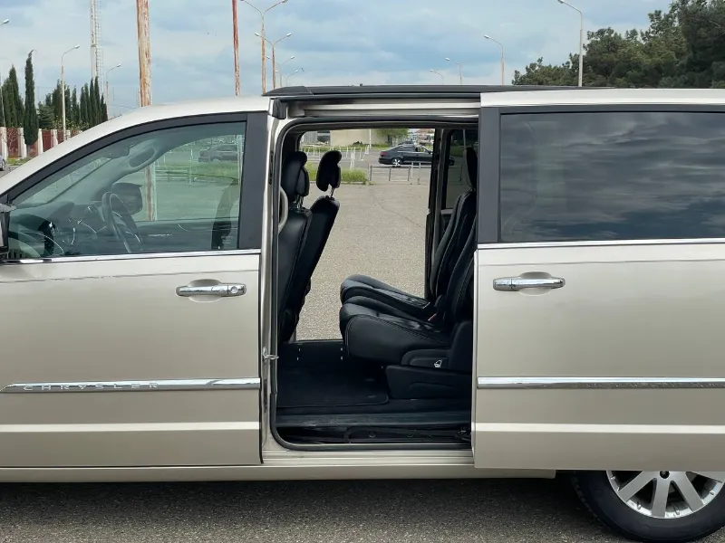 Chrysler Pacifica 2