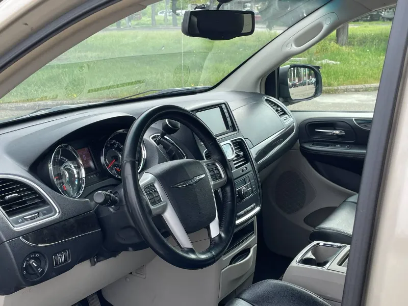 Chrysler Pacifica 3