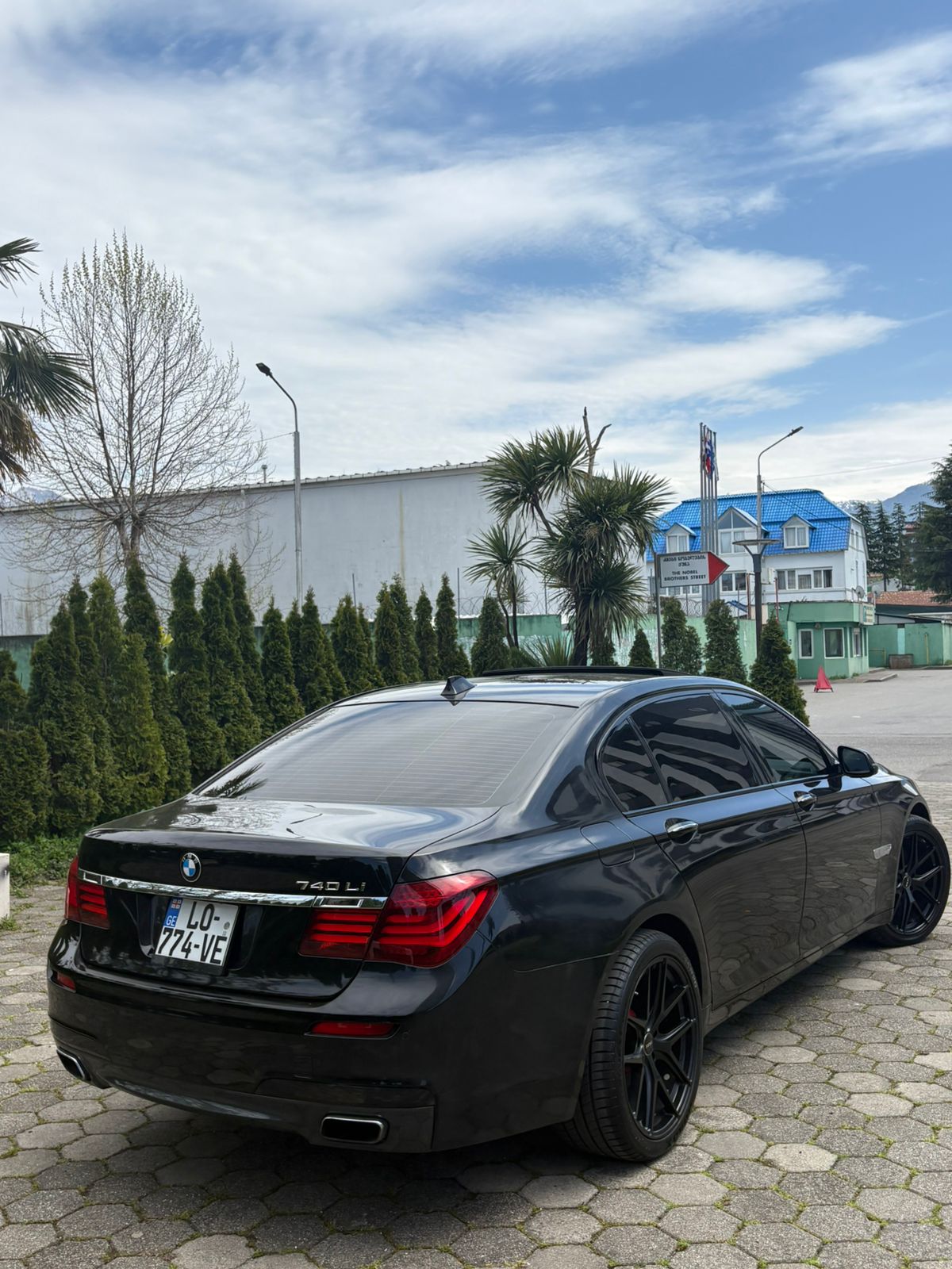 BMW 740i 4