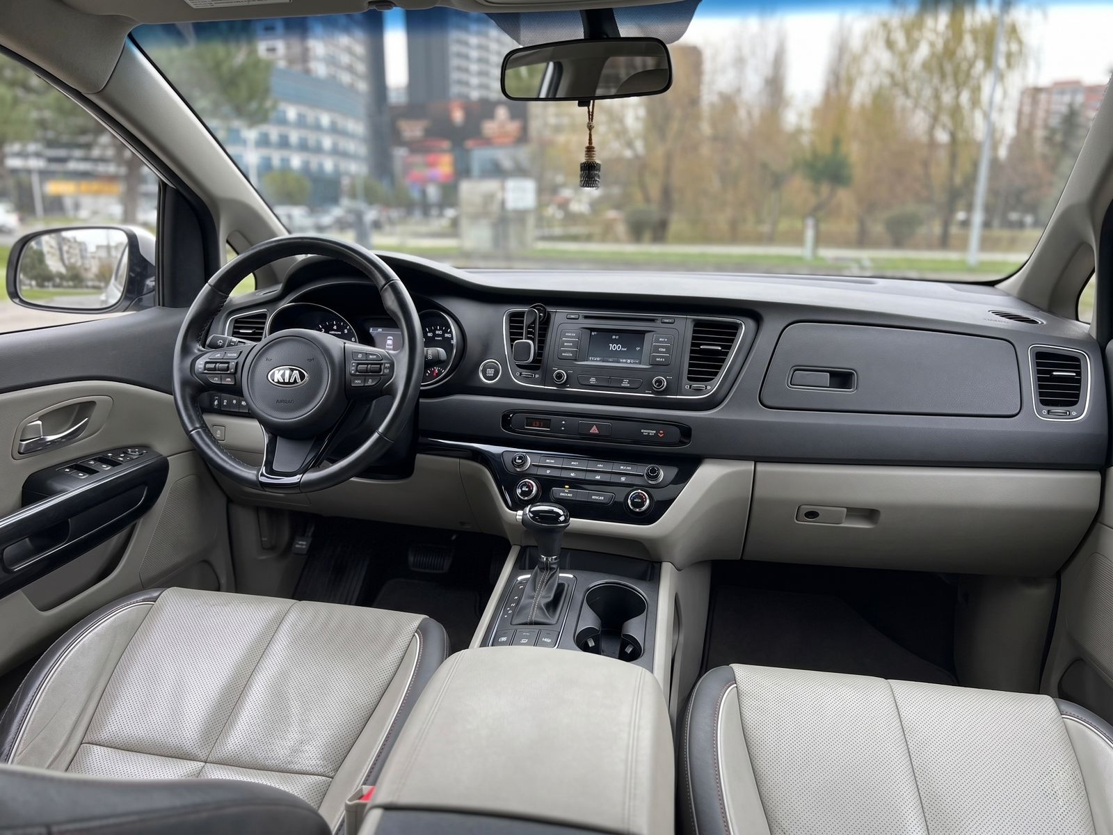 KIA Sedona 3